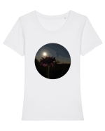 Photo Illustration - macro in the sunset 7 Tricou mânecă scurtă guler larg fitted Damă Expresser