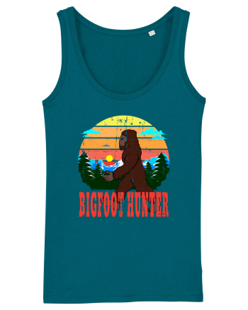 Bigfoot Hunter Grunge Style Ocean Depth
