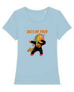 Ea e partenera mea Halloween Tricou mânecă scurtă guler larg fitted Damă Expresser