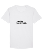 Trouble has arrived. (negru) Tricou mânecă scurtă guler larg Bărbat Skater