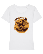 Yeah But First Coffee Tricou mânecă scurtă guler larg fitted Damă Expresser