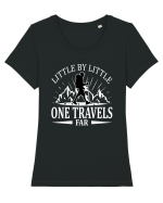Little by Little One Travels Far Tricou mânecă scurtă guler larg fitted Damă Expresser