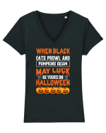 When black cats prowl and pumpkins gleam, may luck be yours on Halloween Tricou mânecă scurtă guler V Damă Evoker