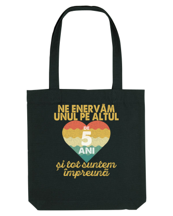 Ne enervam unul pe altul de 5 ani si tot suntem impreuna Black