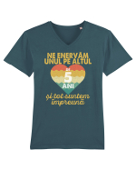 Ne enervam unul pe altul de 5 ani si tot suntem impreuna Tricou mânecă scurtă guler V Bărbat Presenter