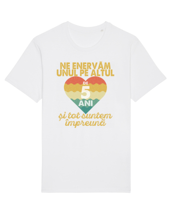 Ne enervam unul pe altul de 5 ani si tot suntem impreuna White