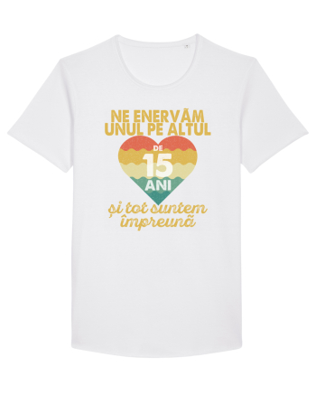 Ne enervam unul pe altul de 15 ani si tot suntem impreuna White