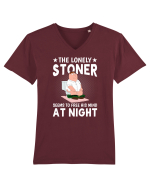 THE LONELY STONER SEEMS TO FREE HIS MIND AT NIGHT Tricou mânecă scurtă guler V Bărbat Presenter