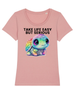 Broasca testoasa pictata in acuarela cu mesajul Take Life Easy but Serious Tricou mânecă scurtă guler larg fitted Damă Expresser