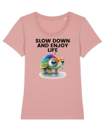 Broasca testoasa pictata in acuarela cu mesajul  Slow Down and Enjoy Life Tricou mânecă scurtă guler larg fitted Damă Expresser