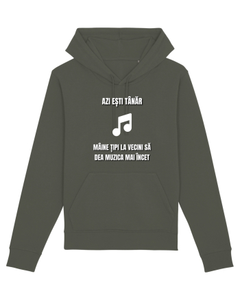 Azi esti tanar maine tipi la vecini sa dea muzica mai incet Khaki