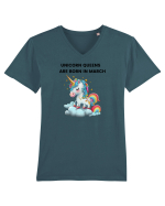 Unicorn mesaj UNICORN QUEENS ARE BORN IN MARCH,  design 1 Tricou mânecă scurtă guler V Bărbat Presenter