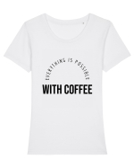 Everything is possible with coffee Tricou mânecă scurtă guler larg fitted Damă Expresser