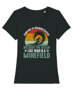Surfing is rehabilitative because the ocean, like war, is a minefield Tricou mânecă scurtă guler larg fitted Damă Expresser