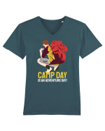 Camp Day is an Adventure Day! Tricou mânecă scurtă guler V Bărbat Presenter