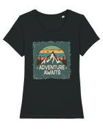 Adventure Awaits Retro Sunset Distressed Poster Style Tricou mânecă scurtă guler larg fitted Damă Expresser