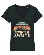 Adventure Awaits Retro Sunset Distressed Tricou mânecă scurtă guler V Damă Evoker