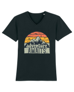 Adventure Awaits Retro Sunset Tricou mânecă scurtă guler V Bărbat Presenter