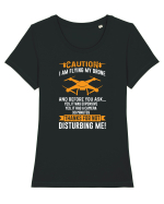 pt pasionații de drone - Caution I am flying my drone Tricou mânecă scurtă guler larg fitted Damă Expresser
