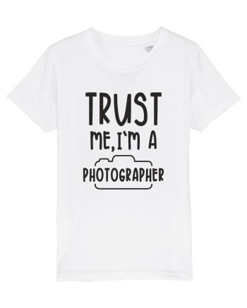 Crede-mă, sunt Fotograf White