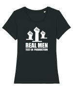 pentru programatori - Real men test in production Tricou mânecă scurtă guler larg fitted Damă Expresser