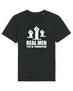pentru programatori - Real men test in production Tricou mânecă scurtă Unisex Rocker