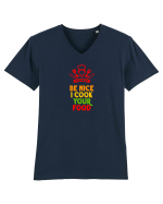 BE NICE, I COOK YOUR FOOD - FII AMABIL / A,  EU ITI PREPAR MANCAREA Tricou mânecă scurtă guler V Bărbat Presenter