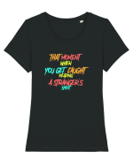 THAT MOMENT WHEN YOU GET CAUGHT READING A STRANGER`S SHIRT Tricou mânecă scurtă guler larg fitted Damă Expresser