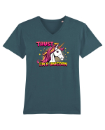 TRUST ME, I`M A UNICORN - Ai incredere in mine, sunt un unicorn Tricou mânecă scurtă guler V Bărbat Presenter