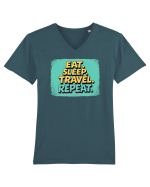 EAT SLEEP TRAVEL REPEAT - Mananca. Dormi. CALATORESTE. Repeta 2 Tricou mânecă scurtă guler V Bărbat Presenter