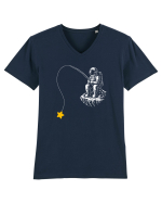 Astronaut Fishing For A Star – Pescuind Printre Stele Tricou mânecă scurtă guler V Bărbat Presenter