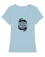 Be still and listen. The Earth is singing... Tricou mânecă scurtă guler larg fitted Damă Expresser