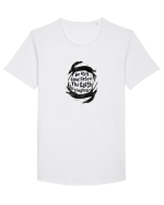 Be still and listen. The Earth is singing... Tricou mânecă scurtă guler larg Bărbat Skater